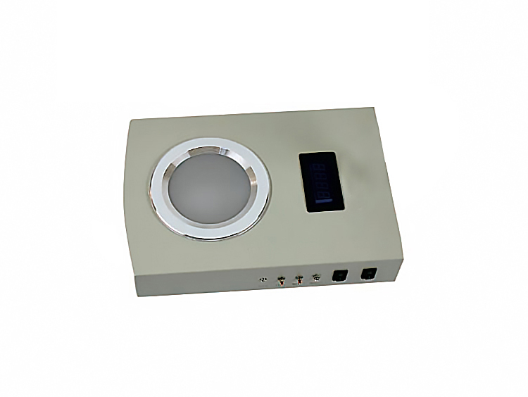 我公司生產(chǎn)的菌落計(jì)數(shù)器是一種數(shù)字顯示式自動細(xì)菌檢驗(yàn)儀器。由計(jì)數(shù)器、探筆、計(jì)數(shù)池等部分組成，計(jì)數(shù)器采用CMOS集成電路精心設(shè)計(jì)，LED數(shù)碼管顯示，字高13mm，清晰明亮，配合探筆，計(jì)數(shù)靈敏準(zhǔn)確。菌落對比清楚。便于觀察。